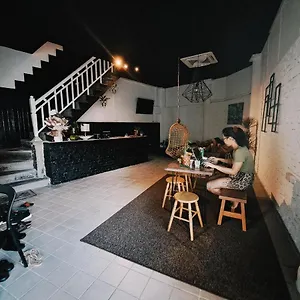 Hostel 111 Hutton Lane